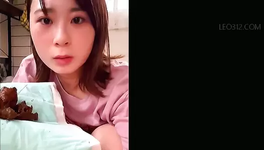 DLJG-555 02 Close-up photography and self-portraits over several days with fearless Maho Kawanishi who takes poop selfies even if her family is there. VOL. 2