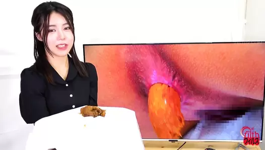 DLFF-642 06 Food and poop review on screen with embarrassed girls