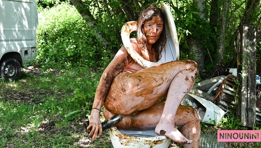 Ninounini - REAL HUMAN PUBLIC TOILET EATS SHIT (ENG SUBS)