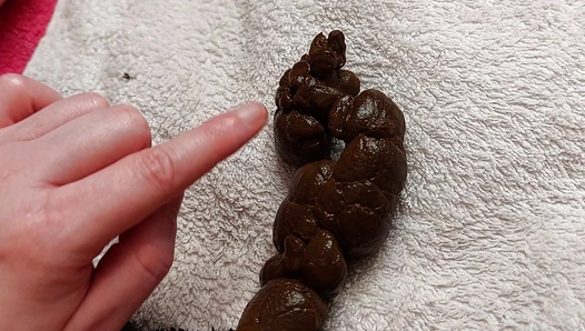 PooGirlSofia - Mom’s Stinky Poo