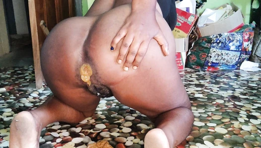 PrettyEbonies - Desperation monster soft poop,come and dine with me