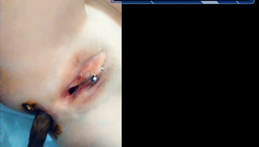 SunnyBunzCamgirl - Desperation Poop - It’s already coming out!
