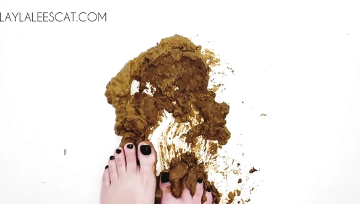 Layla Lee - Snacks and Shit with Layla