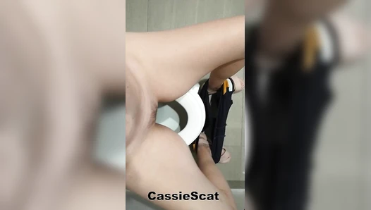 CassieScat - Using Public Toilet to Take a Shit
