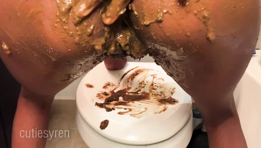 cutiesyren - Poop-Smearing on the Toilet