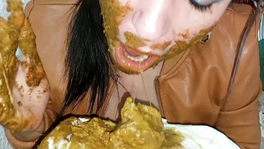 LOVE SCAT CATX - HUGE SHIT IN DIAPERS