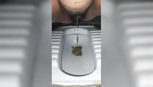 Desi Girl pooping