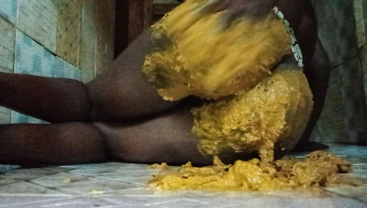 PrettyEbonies - Side pooping and smearing