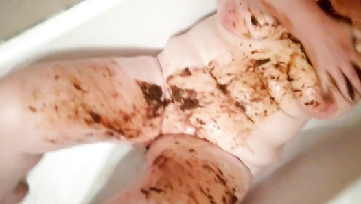 Alexandra - Playing in the bathtub