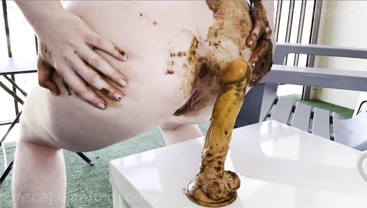 MissPoop - I shit and kick my ass on the balcony