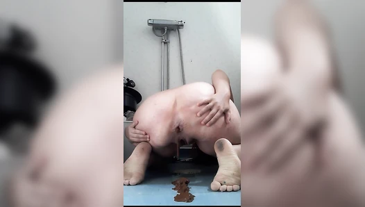 ExtremeMissC - Poop-a lot of vomit. Smear on my face,body and masturbate