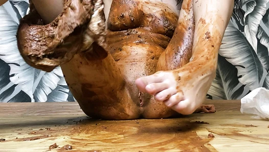 PooGirl - diarrhea with watermelon seeds in diapers and smearing the body with diapers