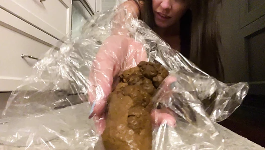 Tina Amazon - washing dishes