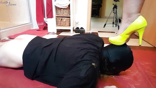 RosellaExtrem - Slave in doggystyle, pooping, in his mouth