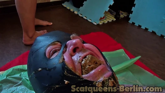 Scatqueens-Berlin - A Horny Shit Eater to the Party P2