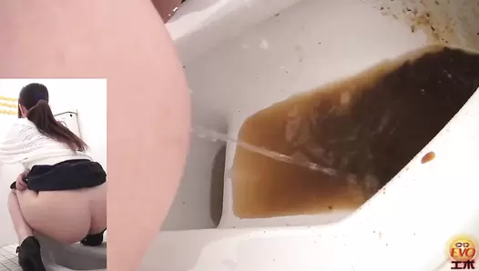 DLEE-022 03 Peeping on how feces piling up in the toilet bowl. WC vouyerism