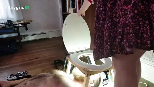 PorcelainCouple - The Cuckolded Toilet