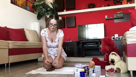 JosslynKane - The little girl play with toys!