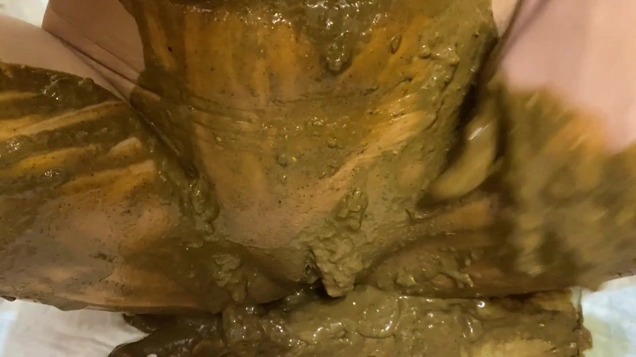 UNKO-88 Multiple milk enema injection for a smiley girl