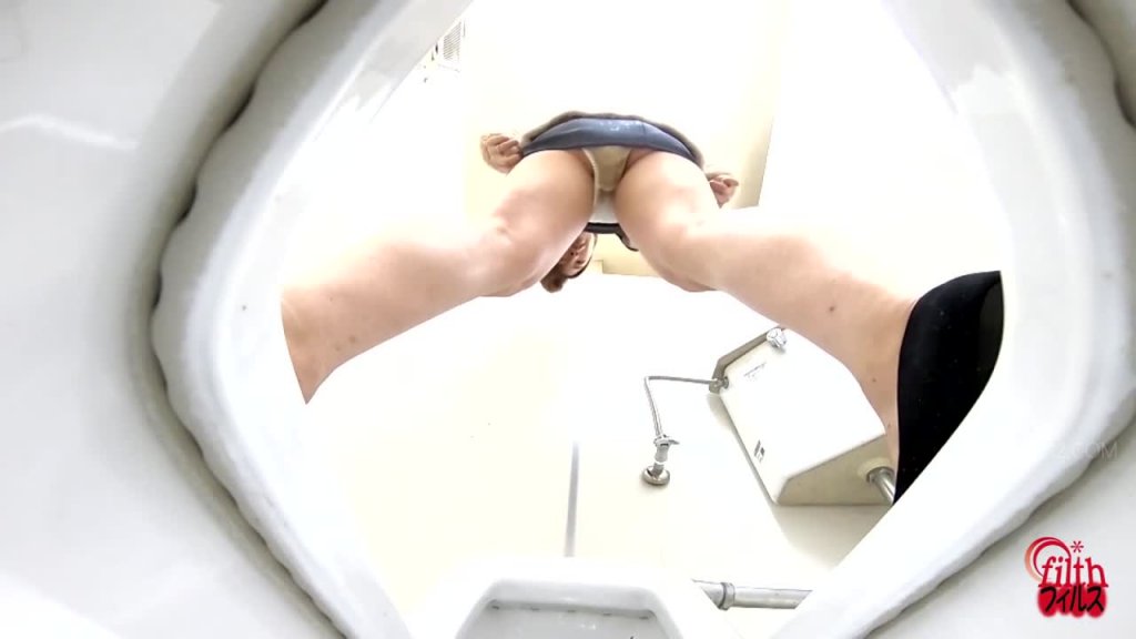 FF-535 01 Hidden camera: shameful pantypooping in public places.