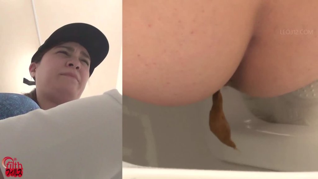 FF-521 03 Beautiful romance of girls-joggers pooping in public toilets. VOL. 2