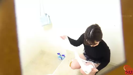 DLFF-612 04 Extreme surprise for women right before they sit on the toilet makes them leak diarrhea