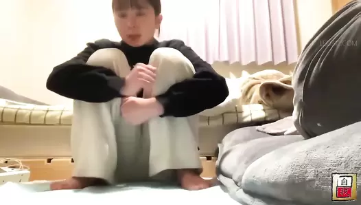 DLJG-542 05 Close-up photography and self-portraits over several days with fearless Maho Kawanishi who takes poop selfies at her parents’ house.