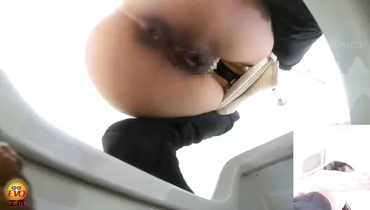 DLEE-649 06 Hidden camera: Japanese gals straddling a japanese style toilet and having diarrhea. VOL. 2