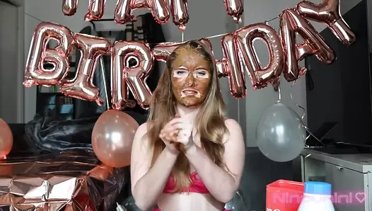 Ninounini - BIRTHDAY CAKE (PUKE): I eat a shitty cupcake!