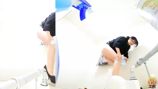 DLEE-677 01 I spotted a camera, but I can’t stop! Panicky diarrhea!