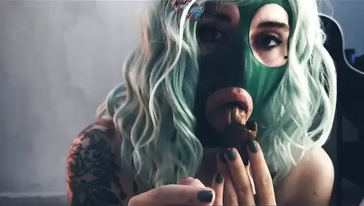 Scat Eat And Shit Sucking By Top Babe Dirty Betty - The Green Mask