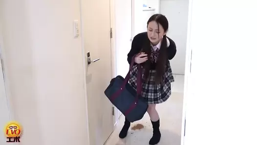 DLEE-667 05 Laxative trap set by older brother. Leakage of younger sister’s domestic diarrhea.