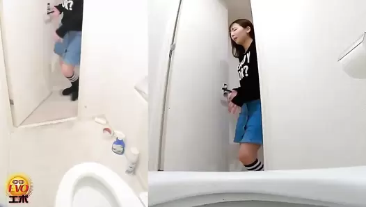 DLEE-667 03 Laxative trap set by older brother. Leakage of younger sister’s domestic diarrhea.