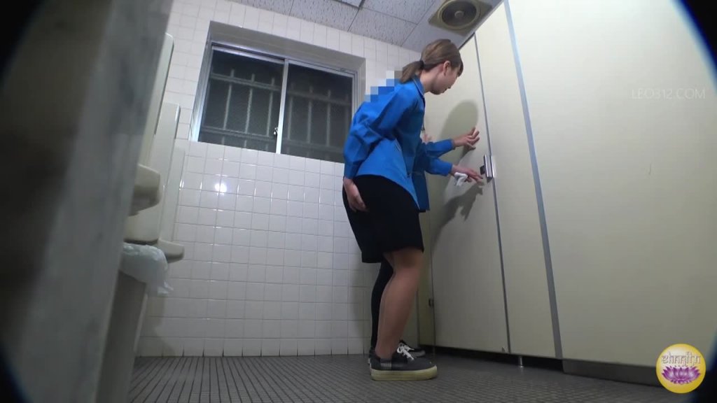 SL-451 03 Holding poop gives women pleasure. Pantypooping blunder voyeur.