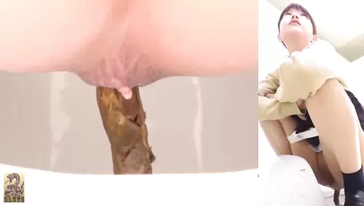 SR077 02 6 viewing angles of beautiful japanese schoolgirls farting and pooping on toilet. VOL. 2