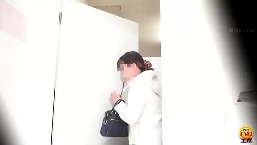 DLEE-367 06 Public toilet voyeur: women continue pooping while the door is opened up!