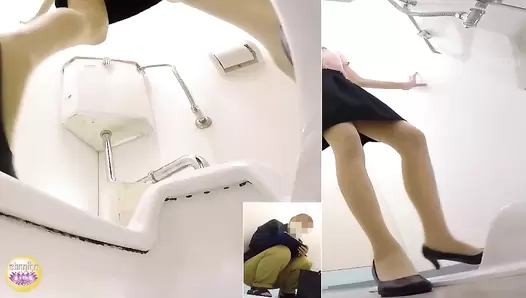 DLSL-397 02 Awkward farts and poops in the office toilet