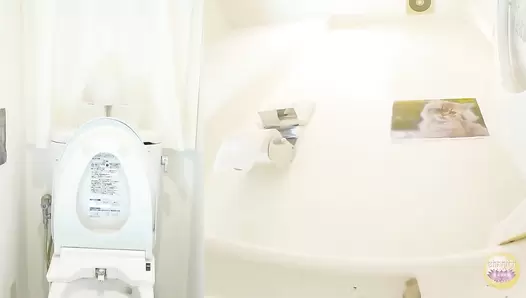 DLSL-526 05 Girls taking a shit at girlfriend’s house toilet. Awkward flatus and chattering during defecation. VOL. 6