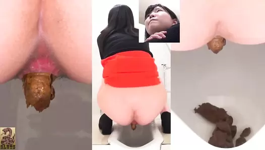 SR069 04 Women with sexy bodies wearing tight clothes, pooping and farting on Japanese style toilet. 5 viewing angles