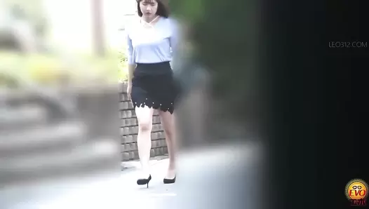 DLEE-584 02 High-quality extra-thick and healthy poops coming out from beautiful and sexy round asses