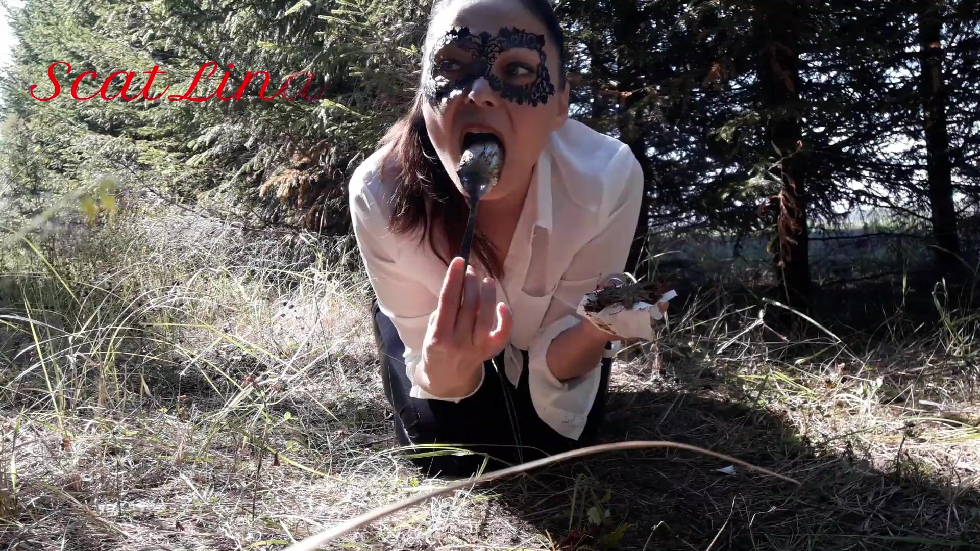 ScatLina – In the woods fetish