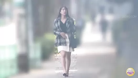 DLSL-502 05 Elegant women and high heels. Shitting and farting on Japanese style toilet