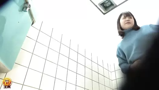 DLEE-576 05 Hidden video footage: group of girls who ate too much rushing to the toilet. Miserable diarrhea party!