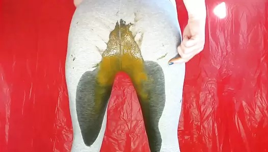 AnnaCoprofield - My Gray Leggings are Dirty Again