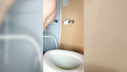 VibeWithMolly - Reverse sitting poo