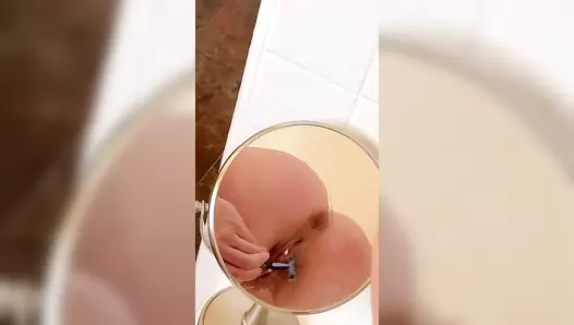 VibeWithMolly - Shave, poop, pee on self