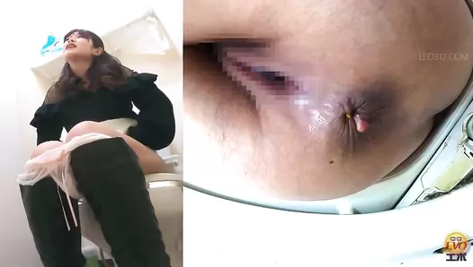 DLEE-568 01 Gals in boots farting and leaking diarrhea