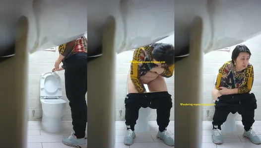 Gas Station Toilet 2022 (095K)