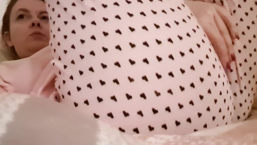 Nicolettaxxx - Intense farts with new pajamas