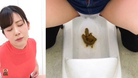 SR097 02 6 Cameras captured women wearing long boots and o-back panties doing farts and poops in the toilet. (Split screen view)